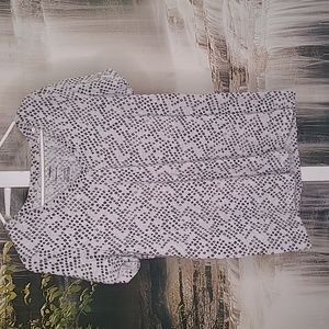 Sonoma Everyday Tee Womens Large gray and black vneck short sleeve Tshirt